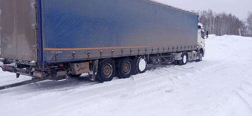 Фура застряла в снегу. Как вытащить фуру из снега? Показываем, фото №8