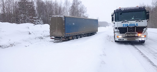 Фура застряла в снегу. Как вытащить фуру из снега? Показываем, фото №6